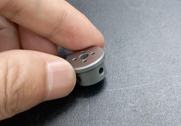 磨粒流究竟是怎么去除内孔毛刺的，我做了个3D模拟！