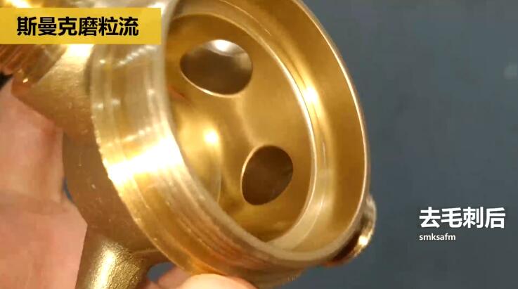 用磨粒流不怕划伤，铜三通<a href='//www.weimalaizhaozan.com' target='_blank'><u>交叉孔去毛刺</u></a>