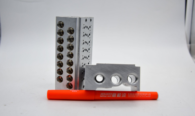 阀体<a href='//www.weimalaizhaozan.com' target='_blank'><u>交叉孔去毛刺</u></a>，是令人十分苦恼的事情。一来阀体交叉孔多，二来交叉孔毛刺不像表面毛刺那样容易接触，所以，如果用人工对阀体<a href='//www.weimalaizhaozan.com' target='_blank'><u>交叉孔去毛刺</u></a>，十分缓慢。