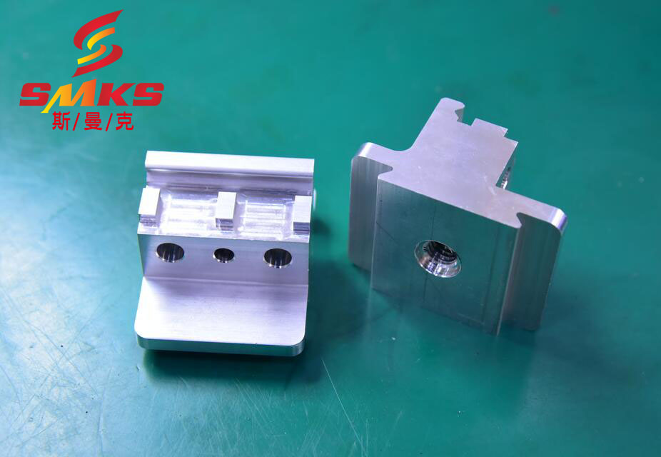 铝合金<a href='//www.weimalaizhaozan.com' target='_blank'><u>交叉孔去毛刺</u></a>最新工艺